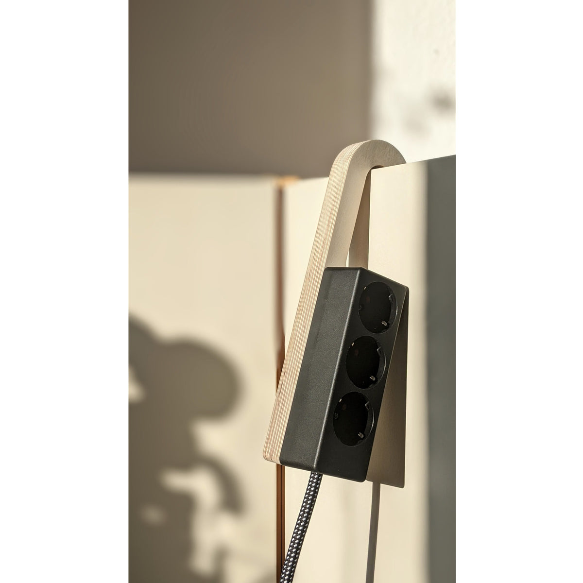 Njustudio Stromer Mini HOOK magnetische Steckerleiste schwarz mit Haken