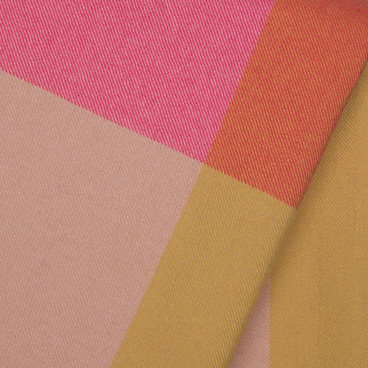 Vitra Colour Block Blanket von Hella Jongerius Wolldecke pink - beige
