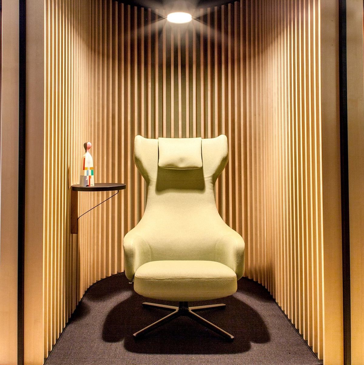 Vitra Grand Repos Loungesessel drehbar Ohrensessel einzeln Synchronmechanik