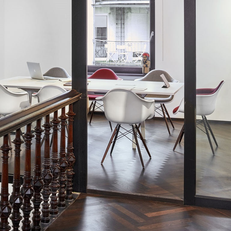 Vitra Eames Plastic Armchair DAW RE Ahorn gelblich Kunststoff recycelt