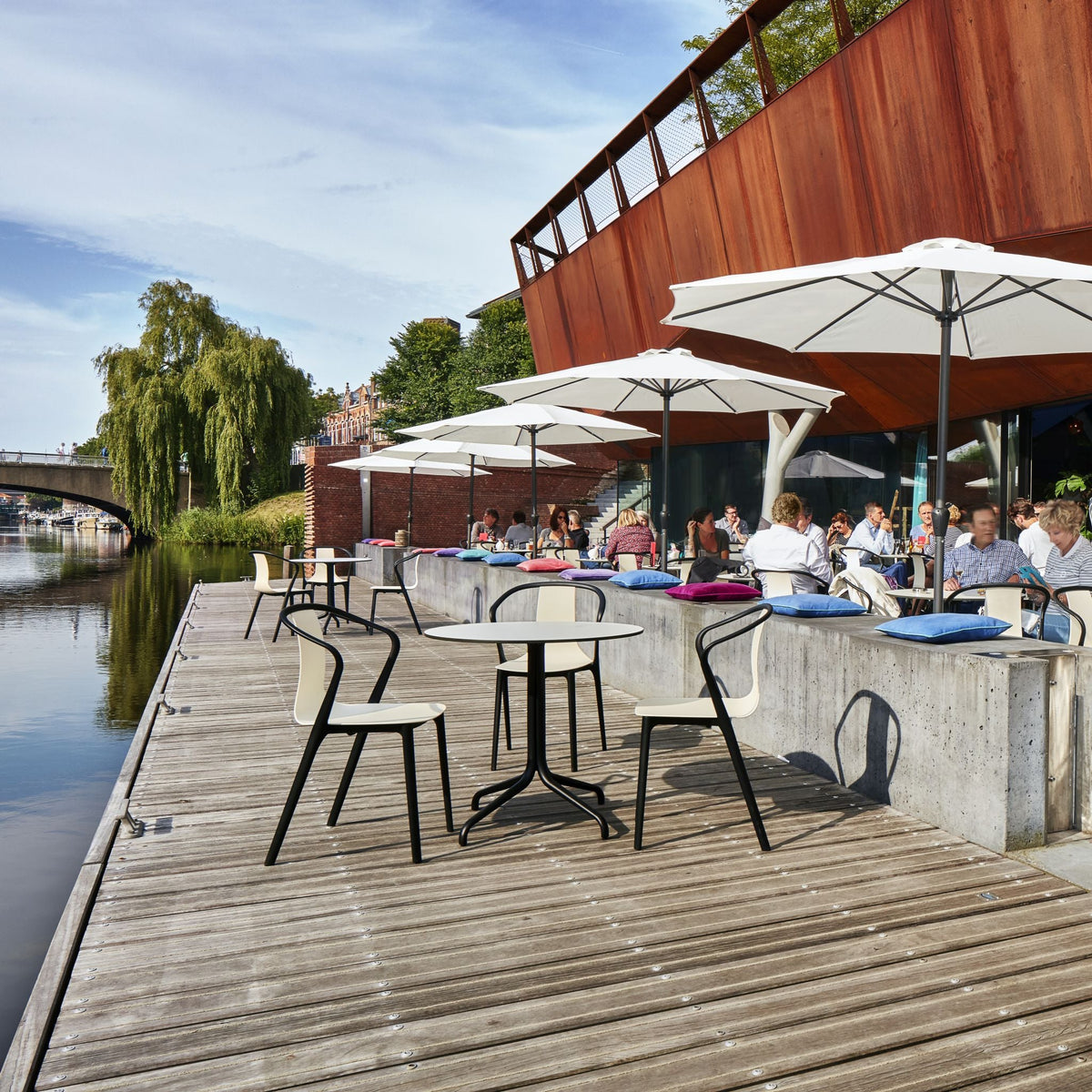 Vitra Belleville Chair Stuhl Kunststoff / Holz stapelbar Indoor & Outdoor
