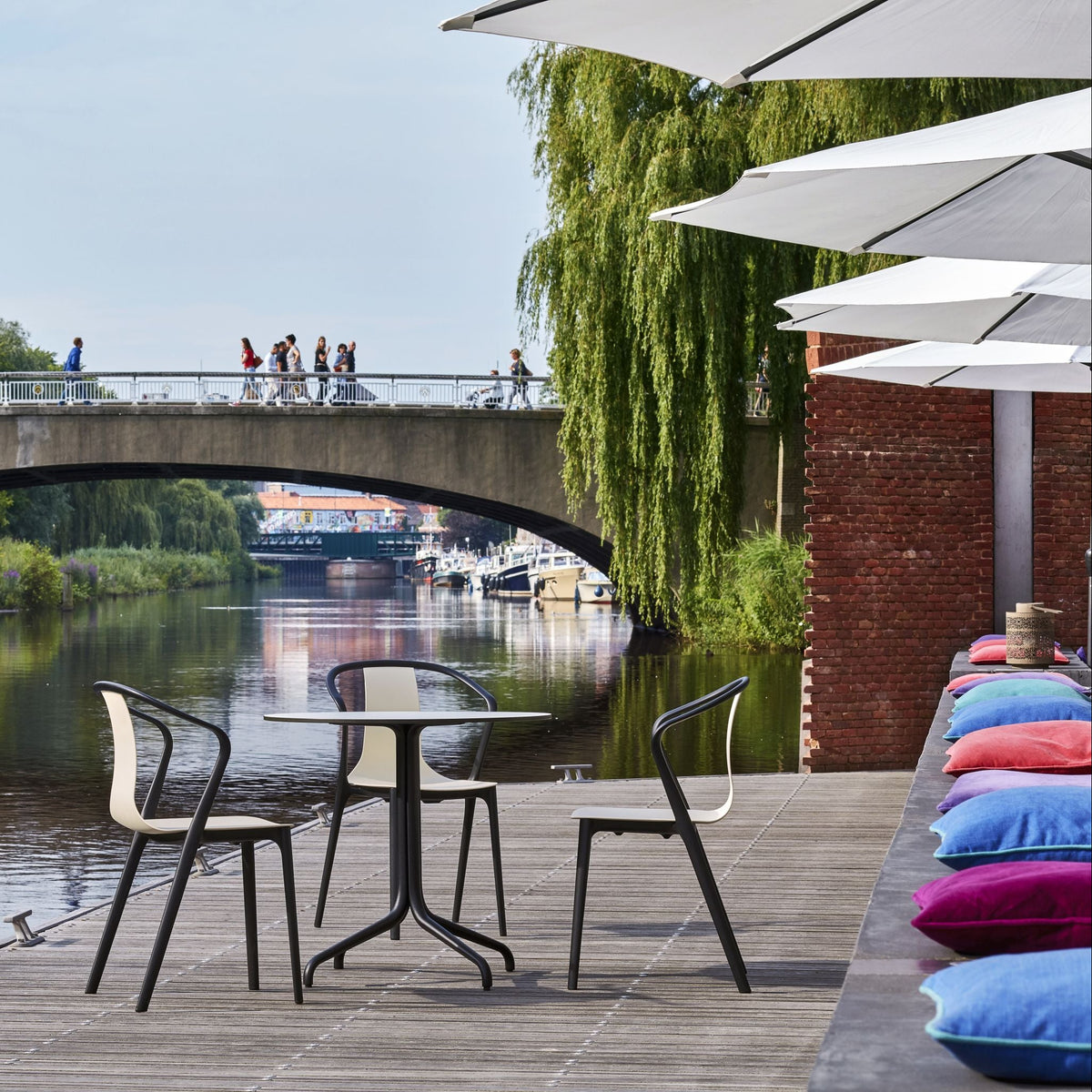 Vitra Belleville Chair Stuhl Kunststoff / Holz stapelbar Indoor & Outdoor