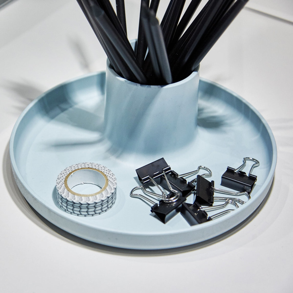 Vitra Office Accessoires O-Tidy Stiftehalter mit Tablet