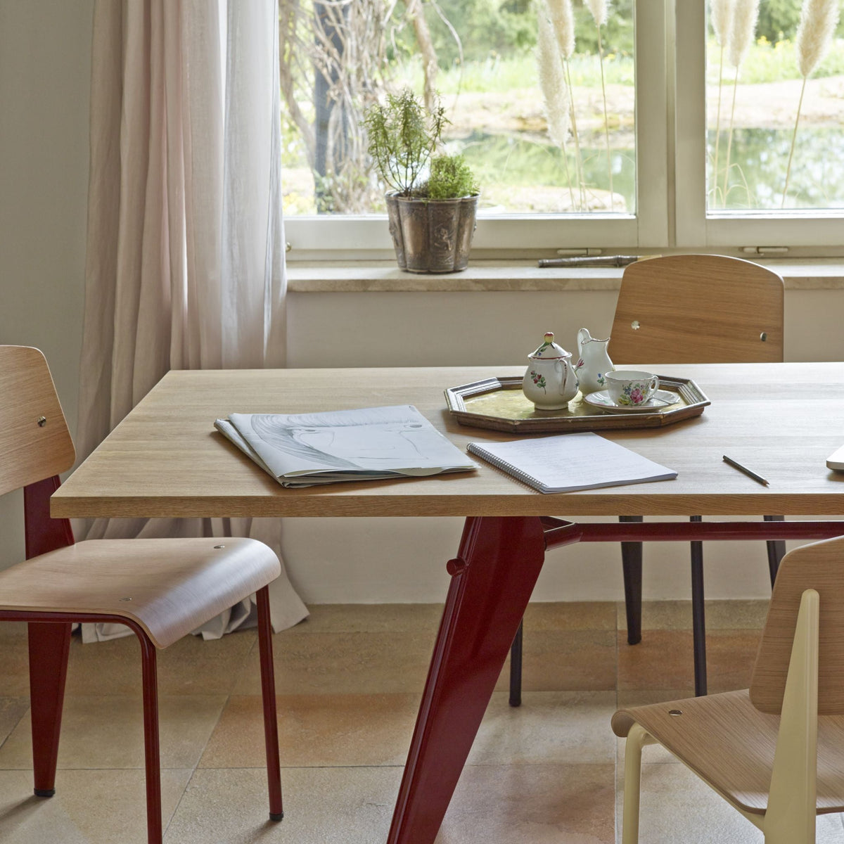 Vitra EM Table Besprechungstisch / Esstisch Holz und Metall