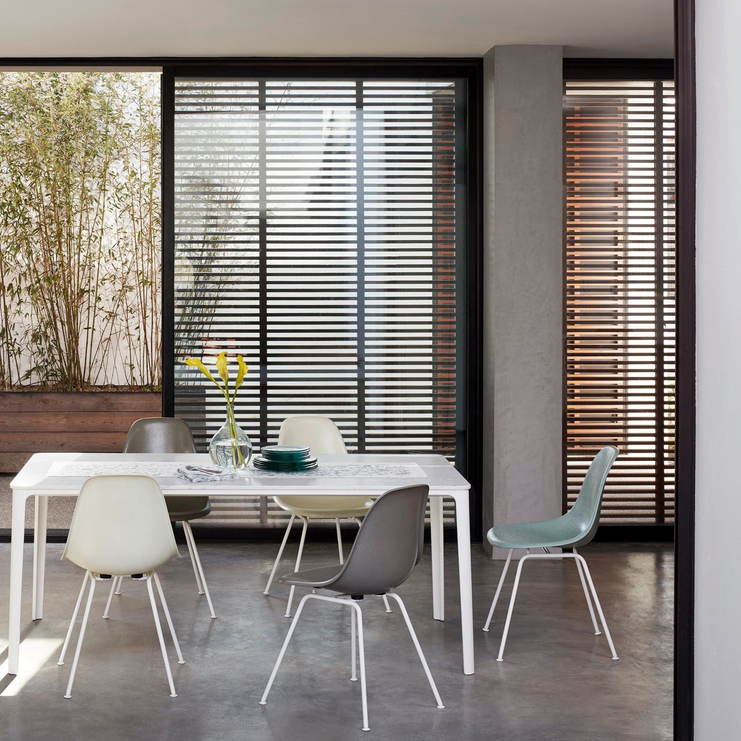 Vitra Eames Fiberglass Side Chair 4 Gestellvarianten & Sitzpolster optional