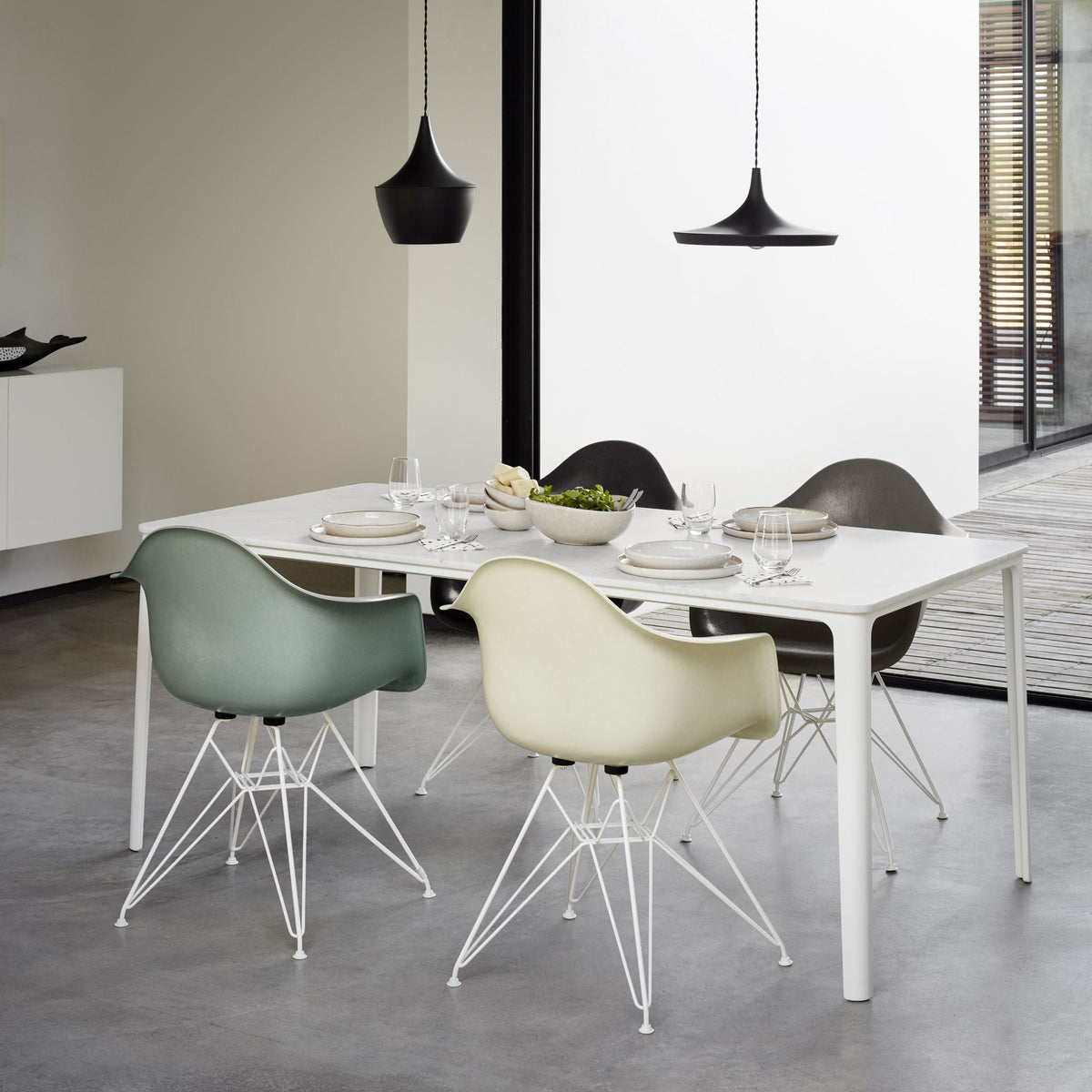 Vitra Eames Fiberglass Armchair 4 Gestellvarianten & Sitzpolster optional