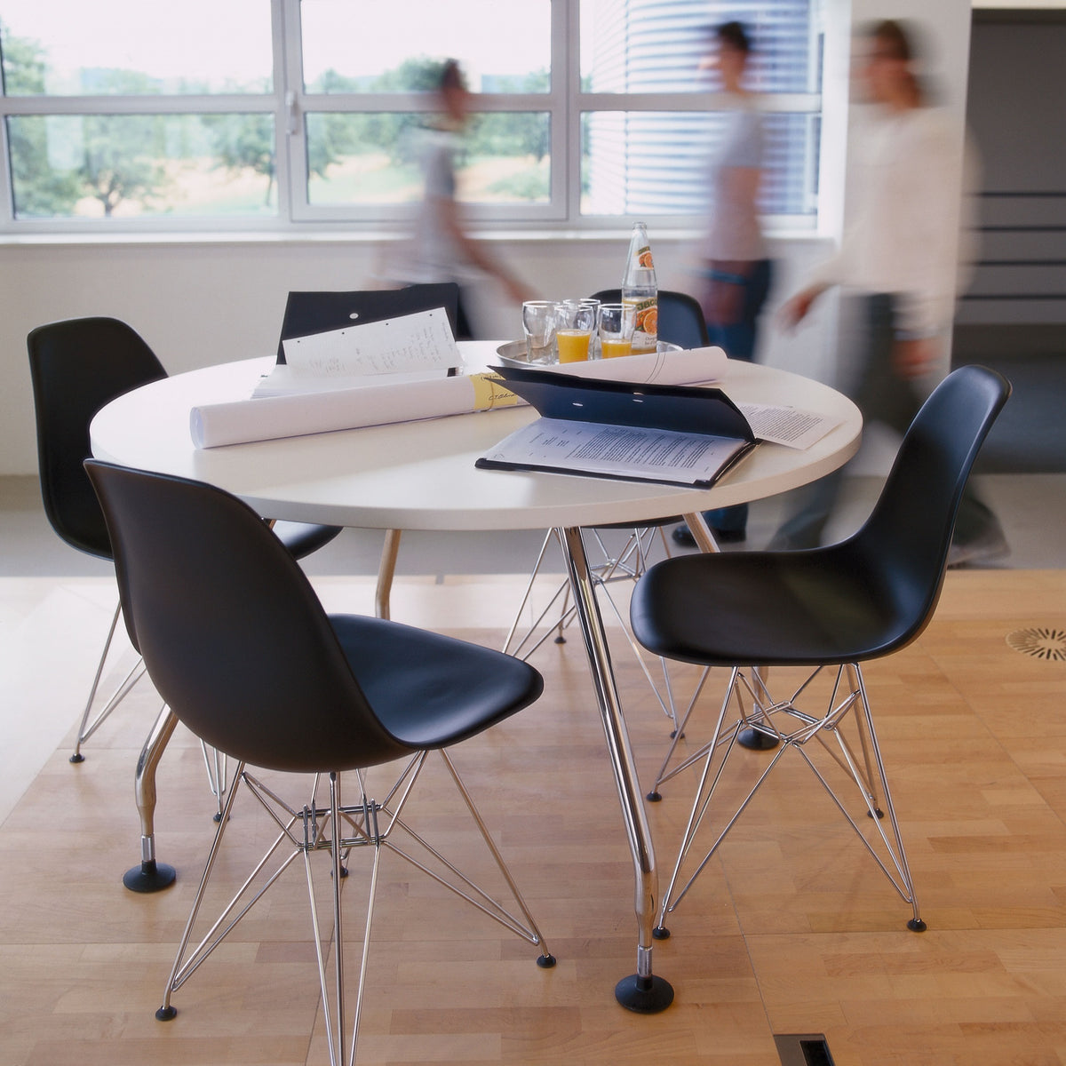 Vitra Eames Plastic Side Chair DSR RE Kunststoff Stuhl Eiffelturm-Gestell