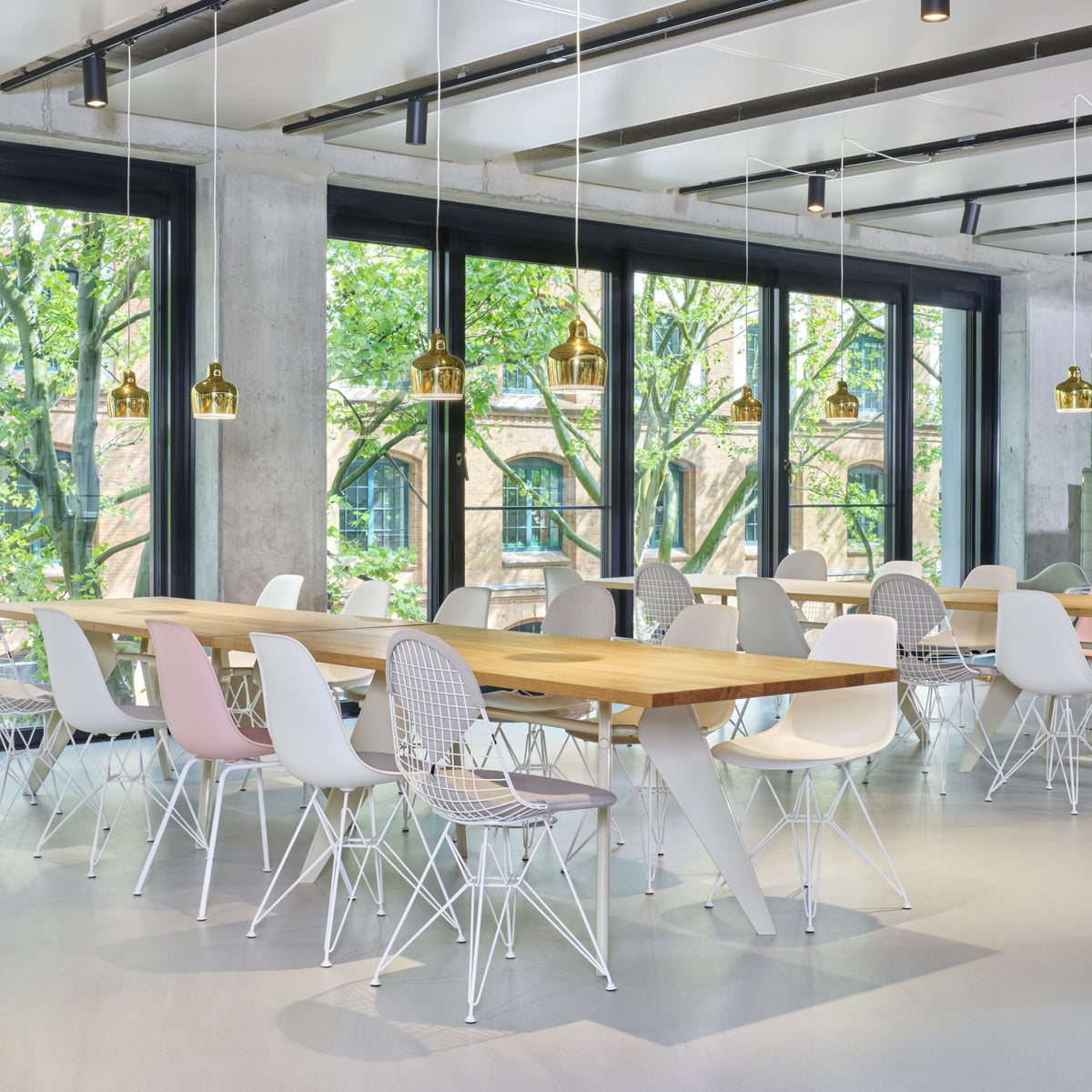 Vitra EM Table Besprechungstisch / Esstisch Holz und Metall