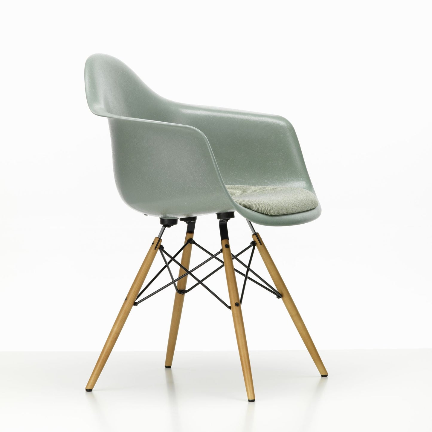 Vitra Eames Fiberglass Armchair 4 Gestellvarianten & Sitzpolster optional