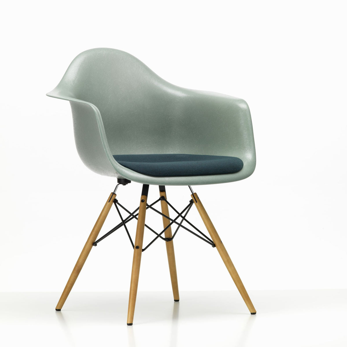 Vitra Eames Fiberglass Armchair 4 Gestellvarianten & Sitzpolster optional