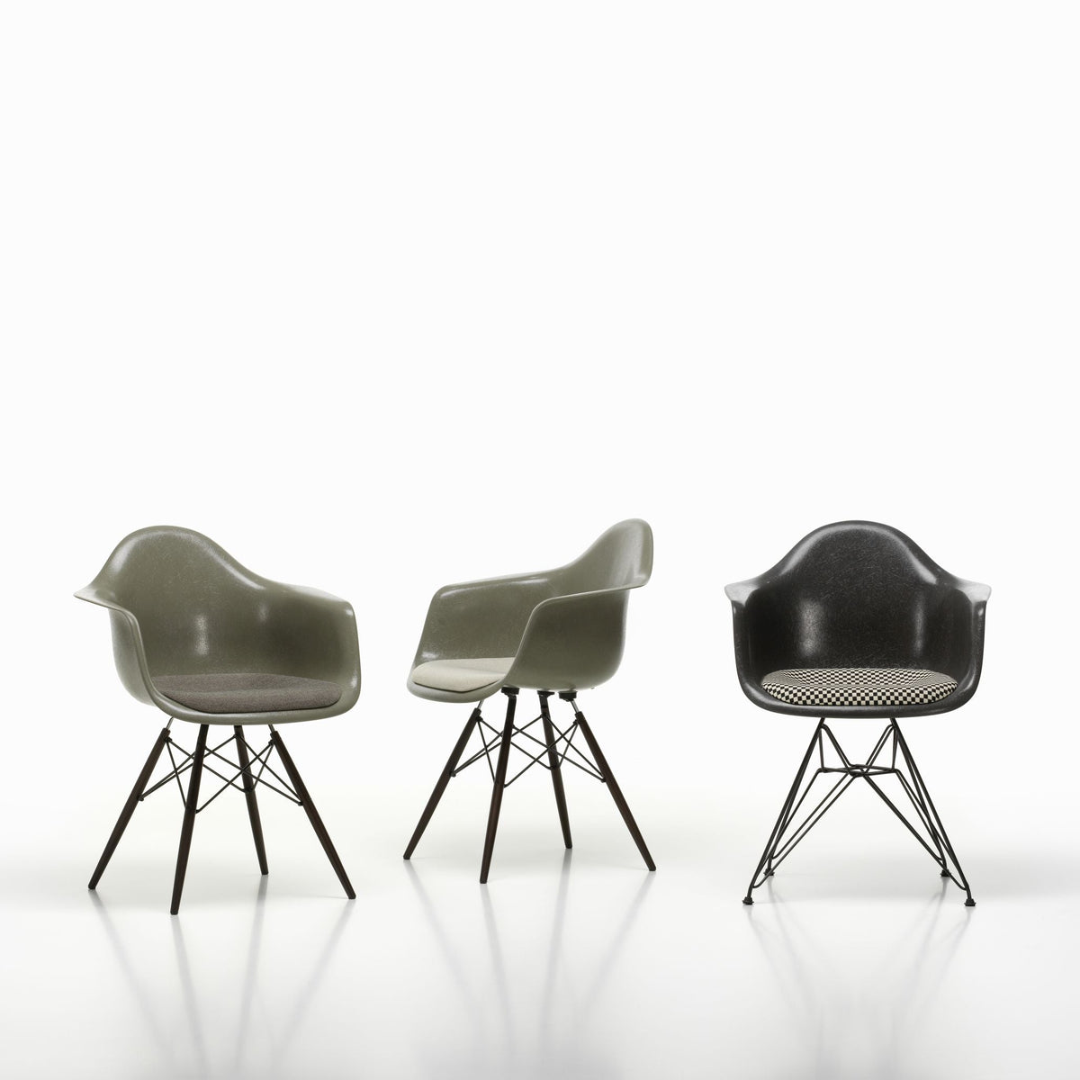 Vitra Eames Fiberglass Armchair 4 Gestellvarianten & Sitzpolster optional