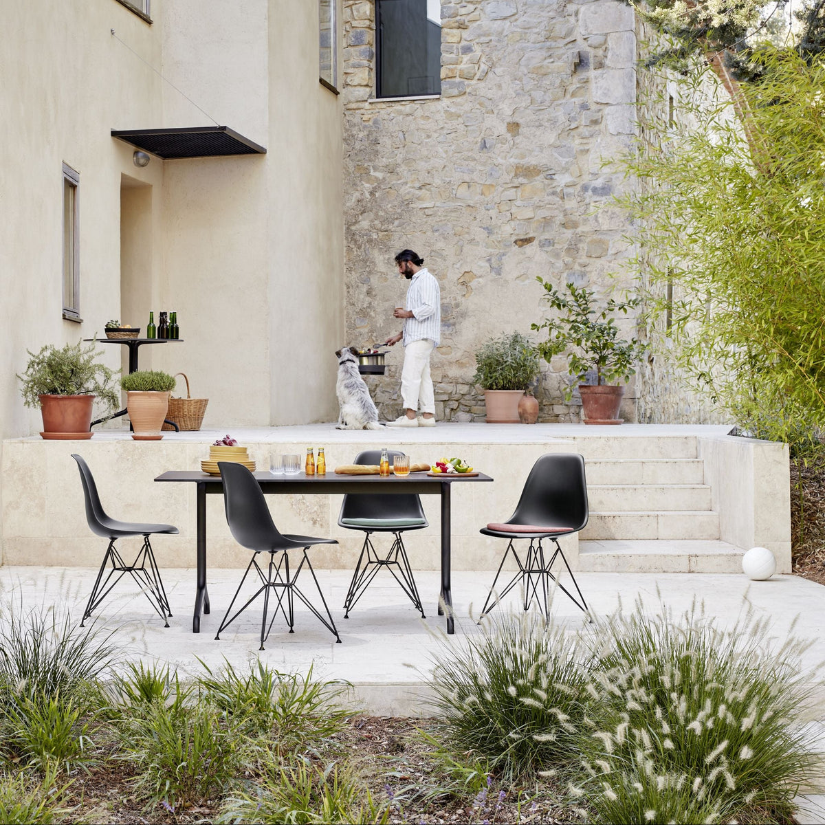 Vitra Belleville Table Bistrotisch rund oder eckig Indoor & Outdoor