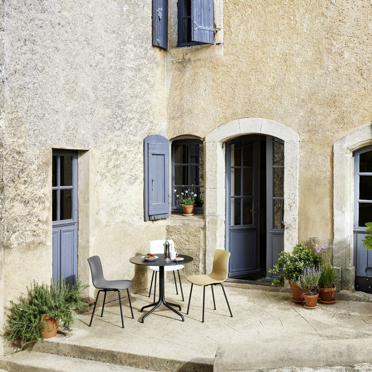 Vitra Belleville Table Bistrotisch rund oder eckig Indoor & Outdoor