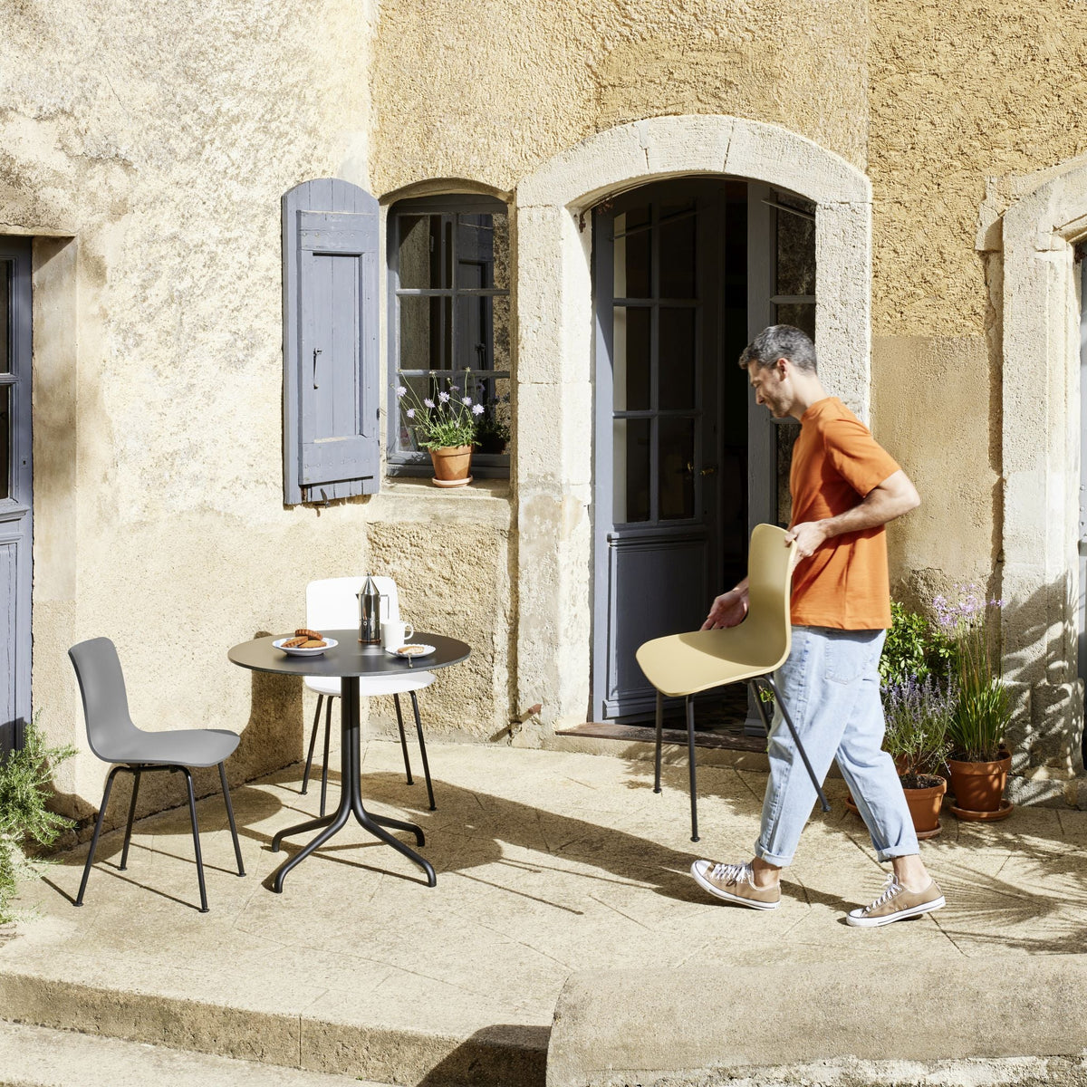 Vitra Belleville Table Bistrotisch rund oder eckig Indoor & Outdoor