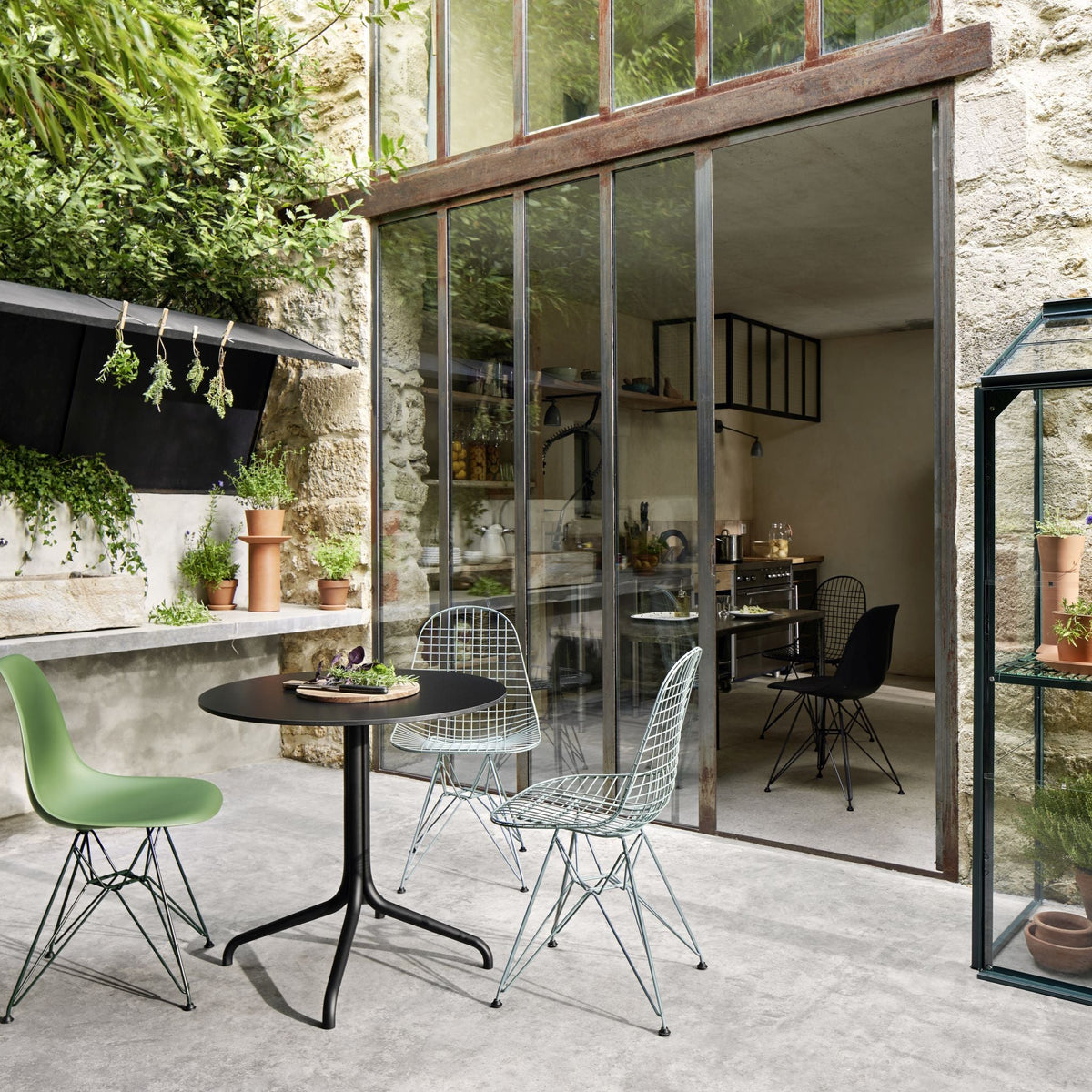 Vitra Belleville Table Bistrotisch rund oder eckig Indoor & Outdoor