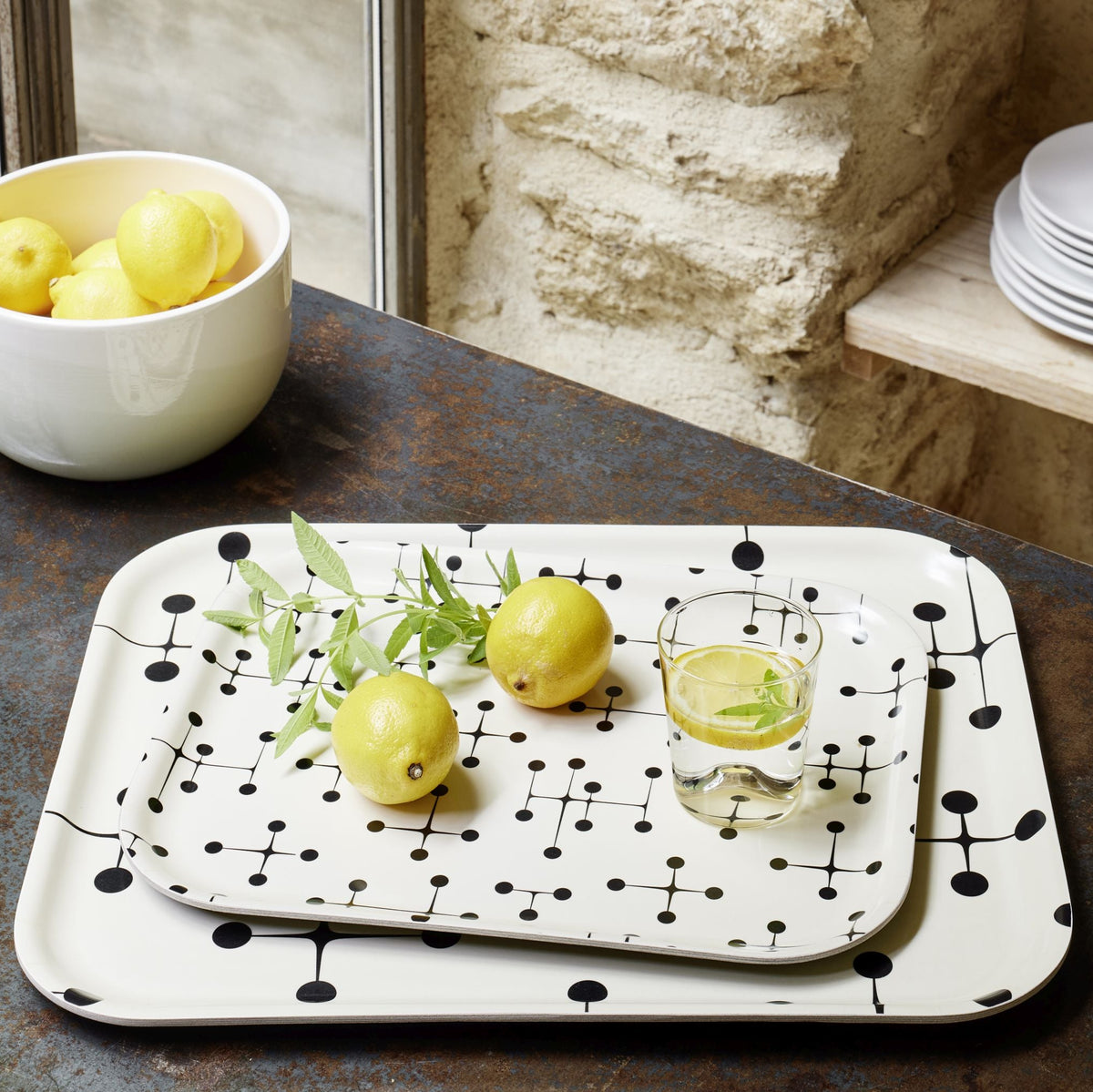 Vitra Classic Tray medium Serviertablett mittel Schichtholz Eames Dot Pattern
