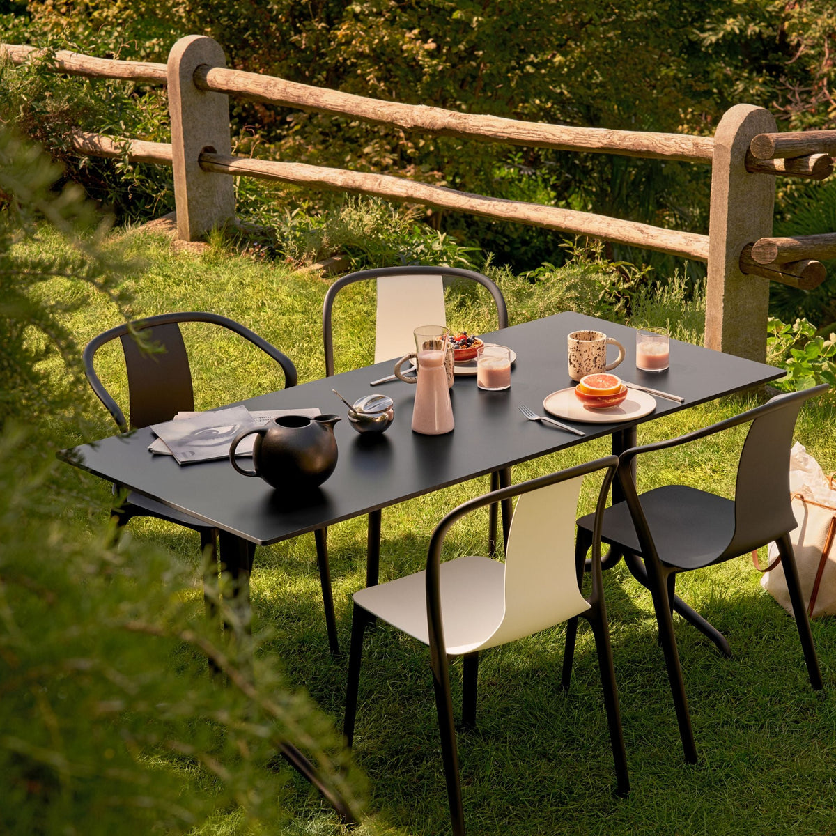 Vitra Belleville Chair Stuhl Kunststoff / Holz stapelbar Indoor & Outdoor
