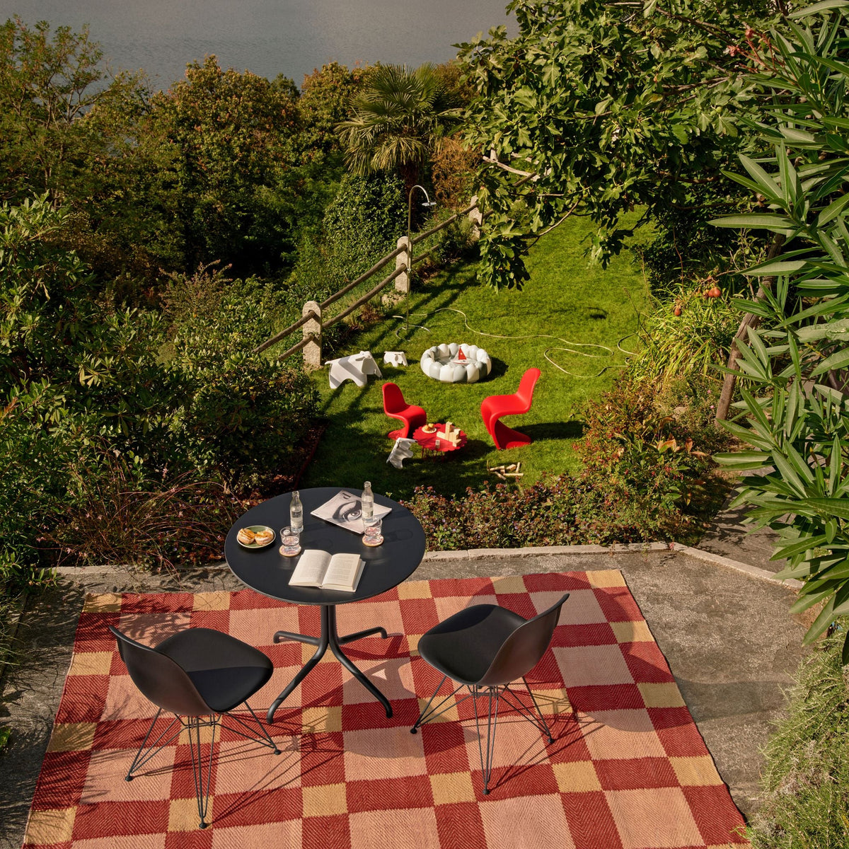 Vitra Belleville Table Bistrotisch rund oder eckig Indoor & Outdoor