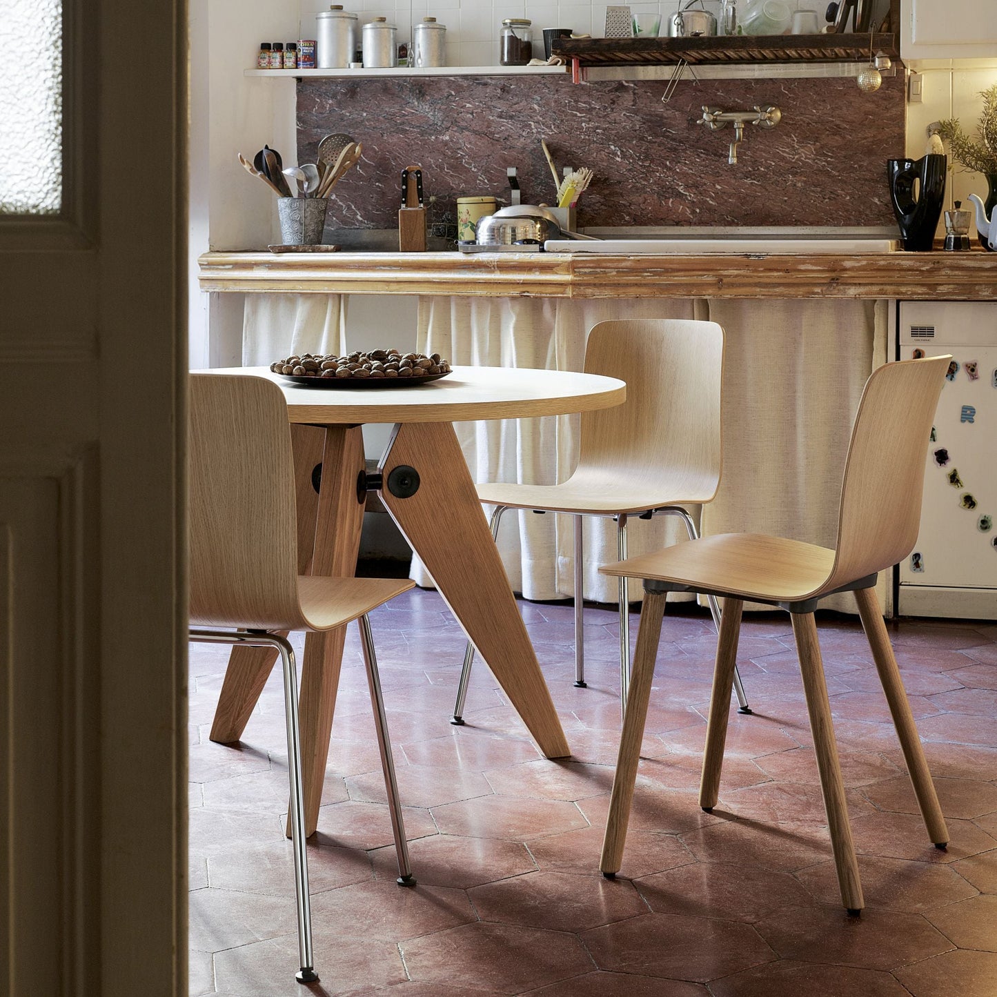 Vitra Guéridon Table runder Besprechungstisch / Esstisch Holz
