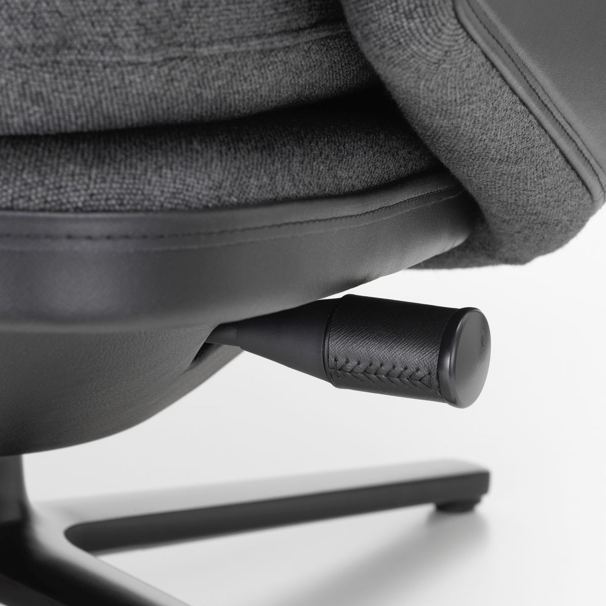 Vitra Grand Relax Loungesessel drehbar mit Ottoman hoher Sessel & Hocker
