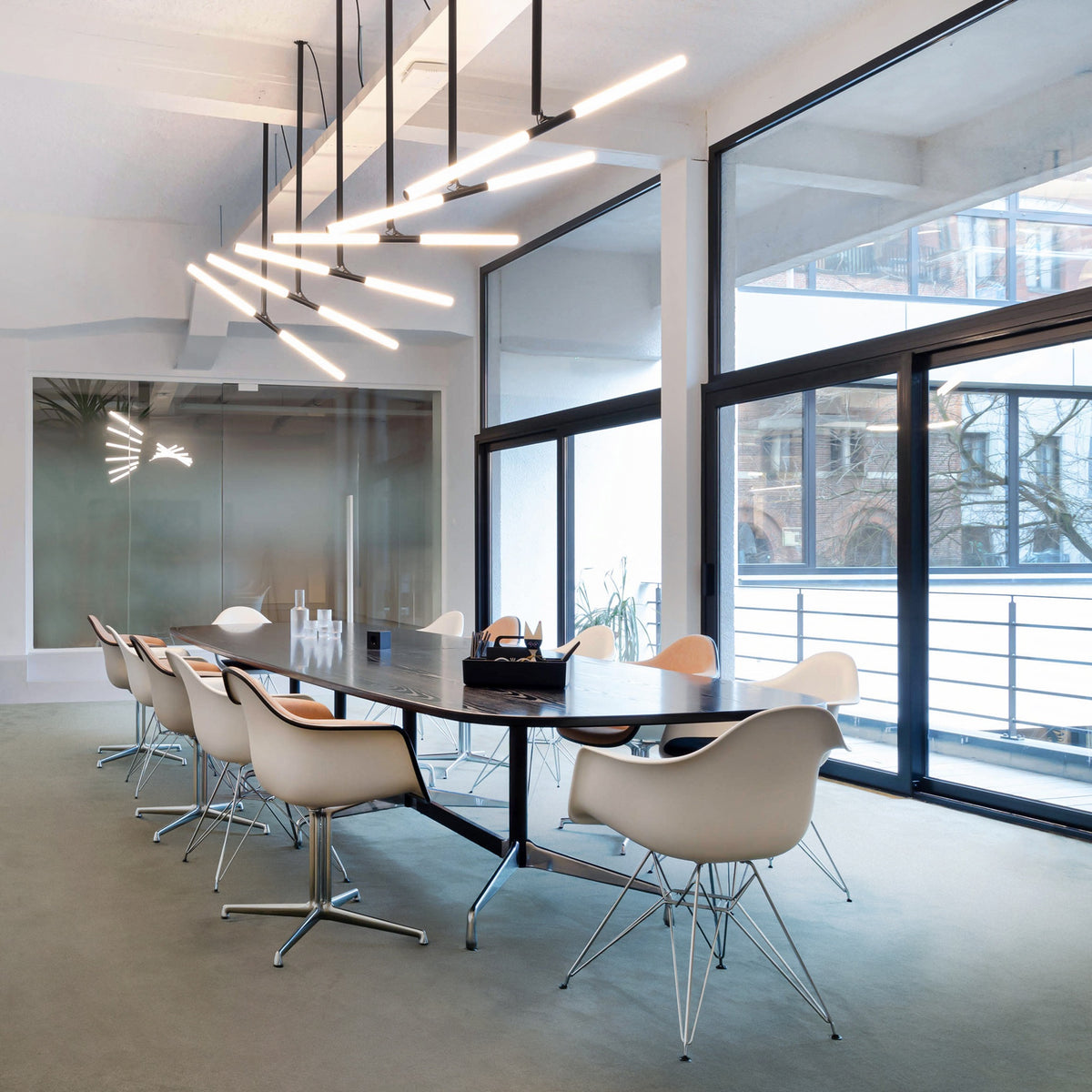 Vitra Eames Plastic Armchair DAL RE recycelter Kunststoff La Fonda Base