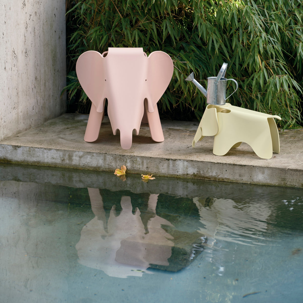Vitra Eames Elephant Plastic RE Hocker Sitzobjekt Kunststoff recycelt