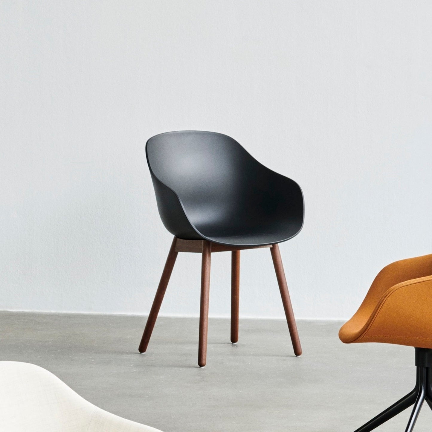 HAY About A Chair AAC 212 Armlehnstuhl Kunststoff Holzgestell 4-Fuß rund