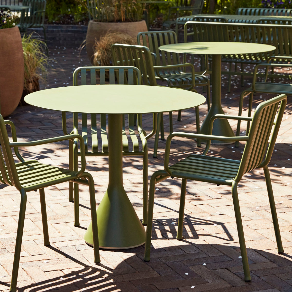 HAY Palissade Cone Tisch rund Ø 90 cm outdoor Stahl pulverbeschichtet