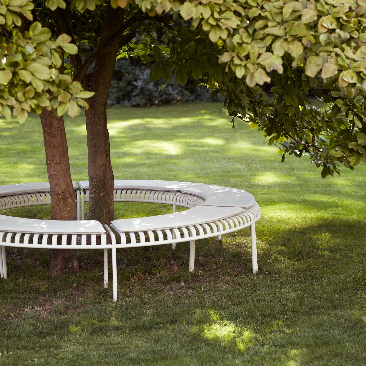 HAY Palissade Park Bench Outdoor-Sitzbank gerundet