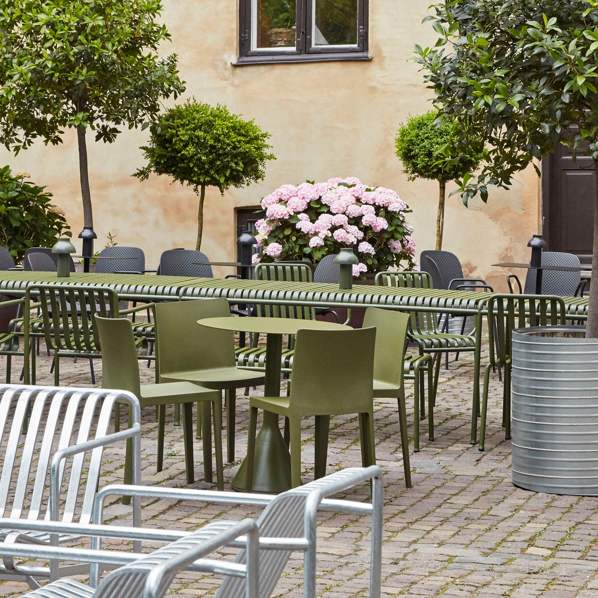 HAY Palissade Cone Tisch rund Ø 90 cm outdoor Stahl pulverbeschichtet