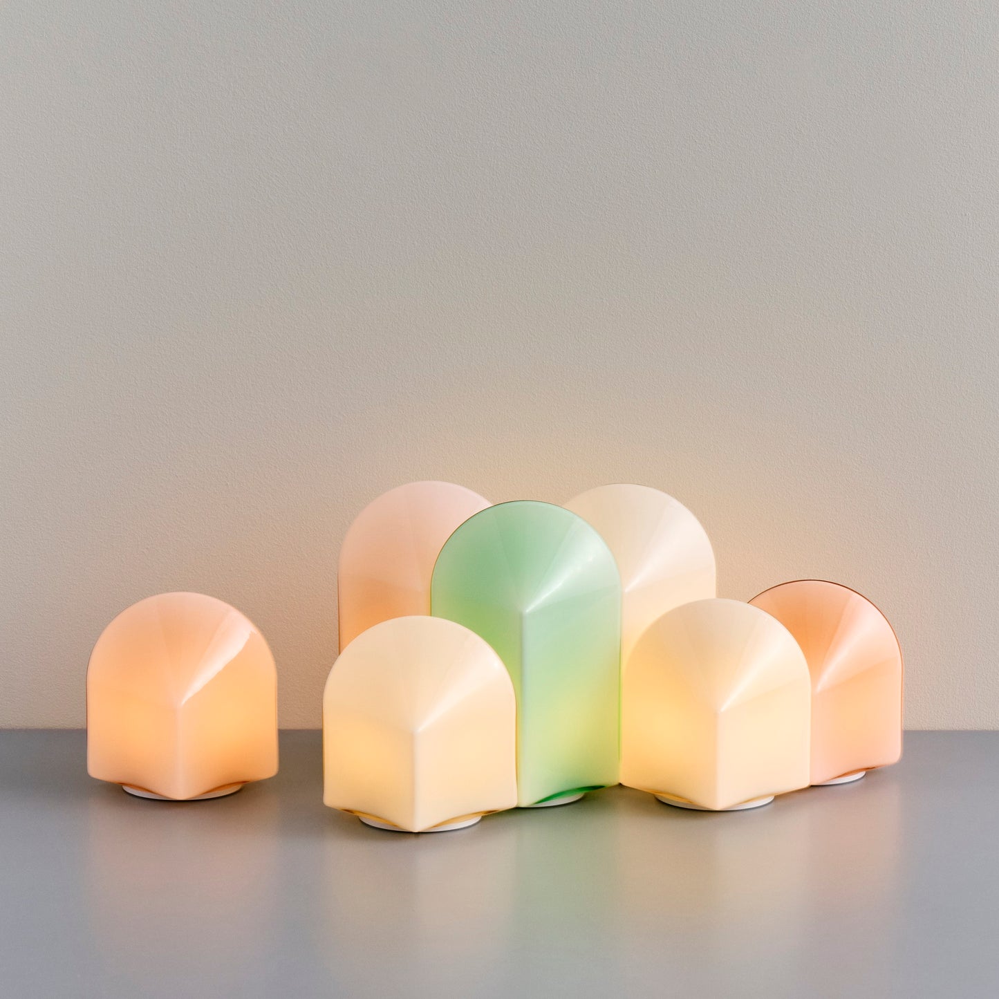 HAY Parade portable Lamp tragbare LED Leuchte Höhe 16cm Glas shell weiß