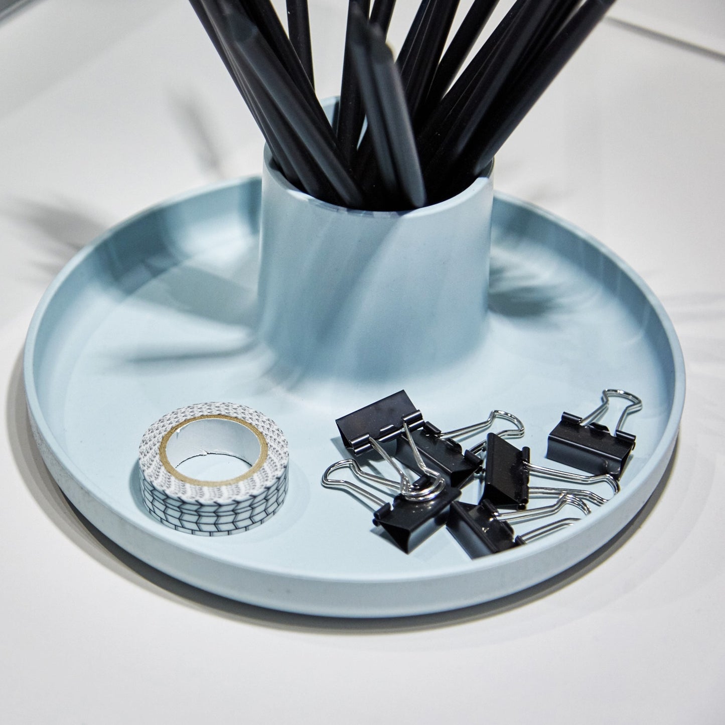 Vitra Office Accessoires O-Tidy Stiftehalter mit Tablet