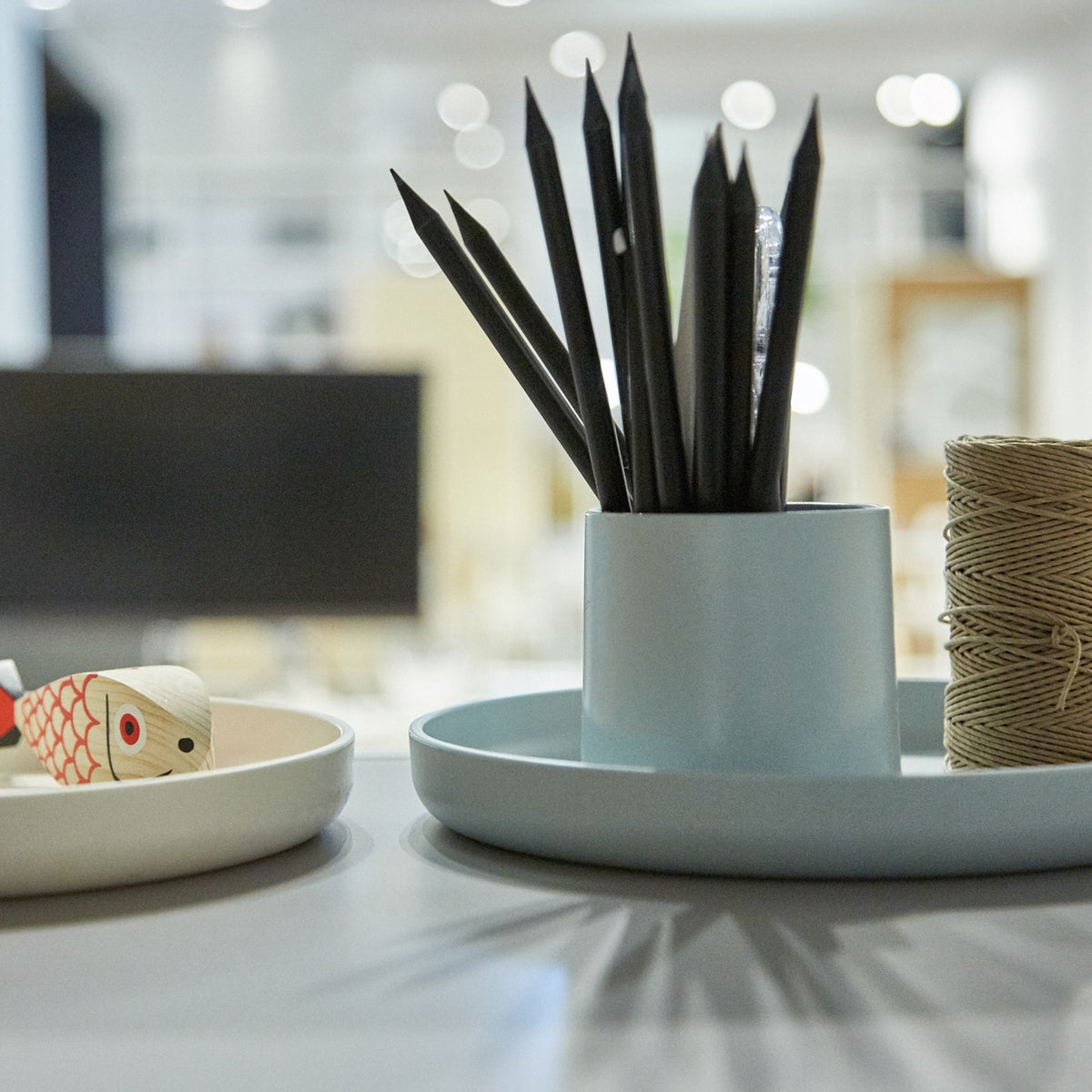 Vitra Office Accessoires O-Tidy Stiftehalter mit Tablet