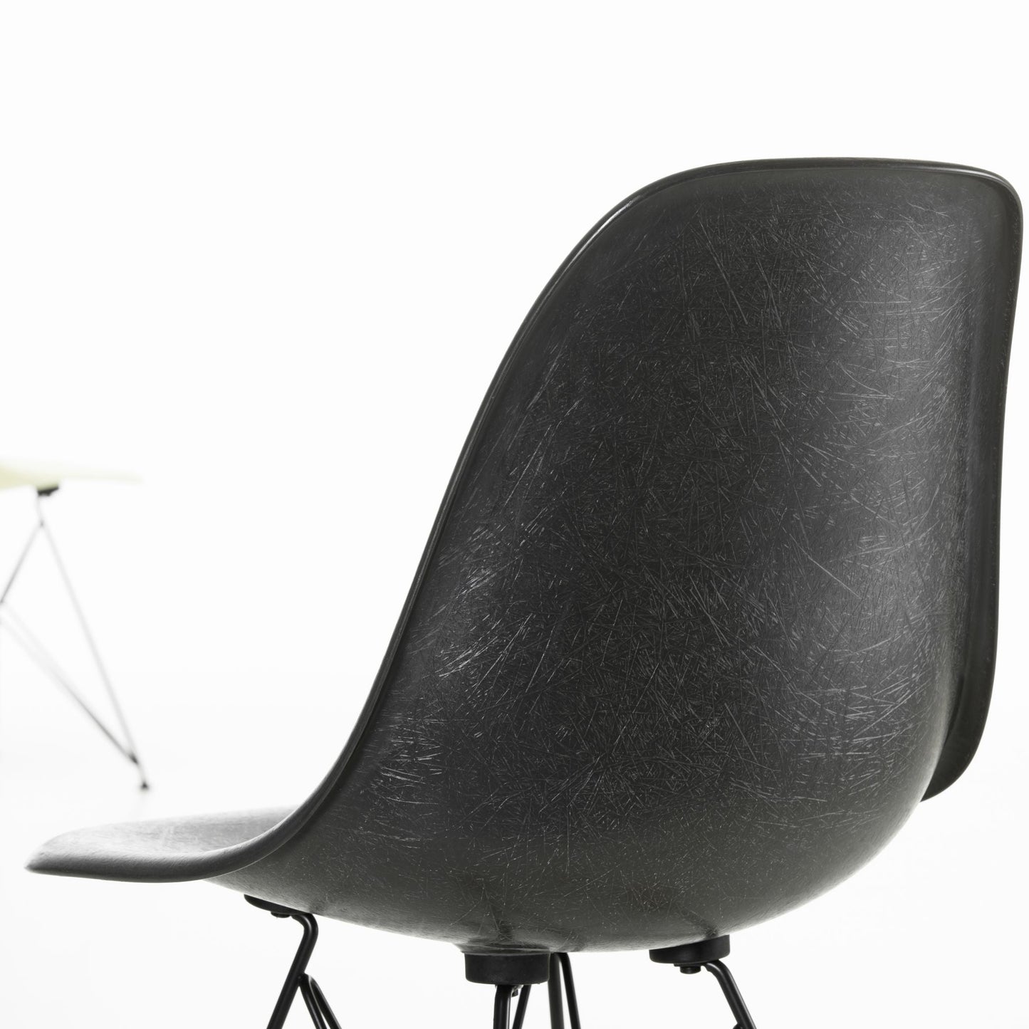 Vitra Eames Fiberglass Side Chair 4 Gestellvarianten & Sitzpolster optional