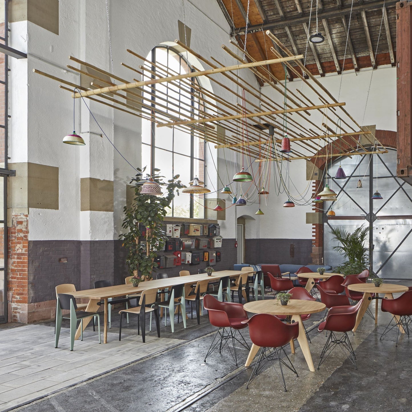 Vitra Guéridon Table runder Besprechungstisch / Esstisch Holz