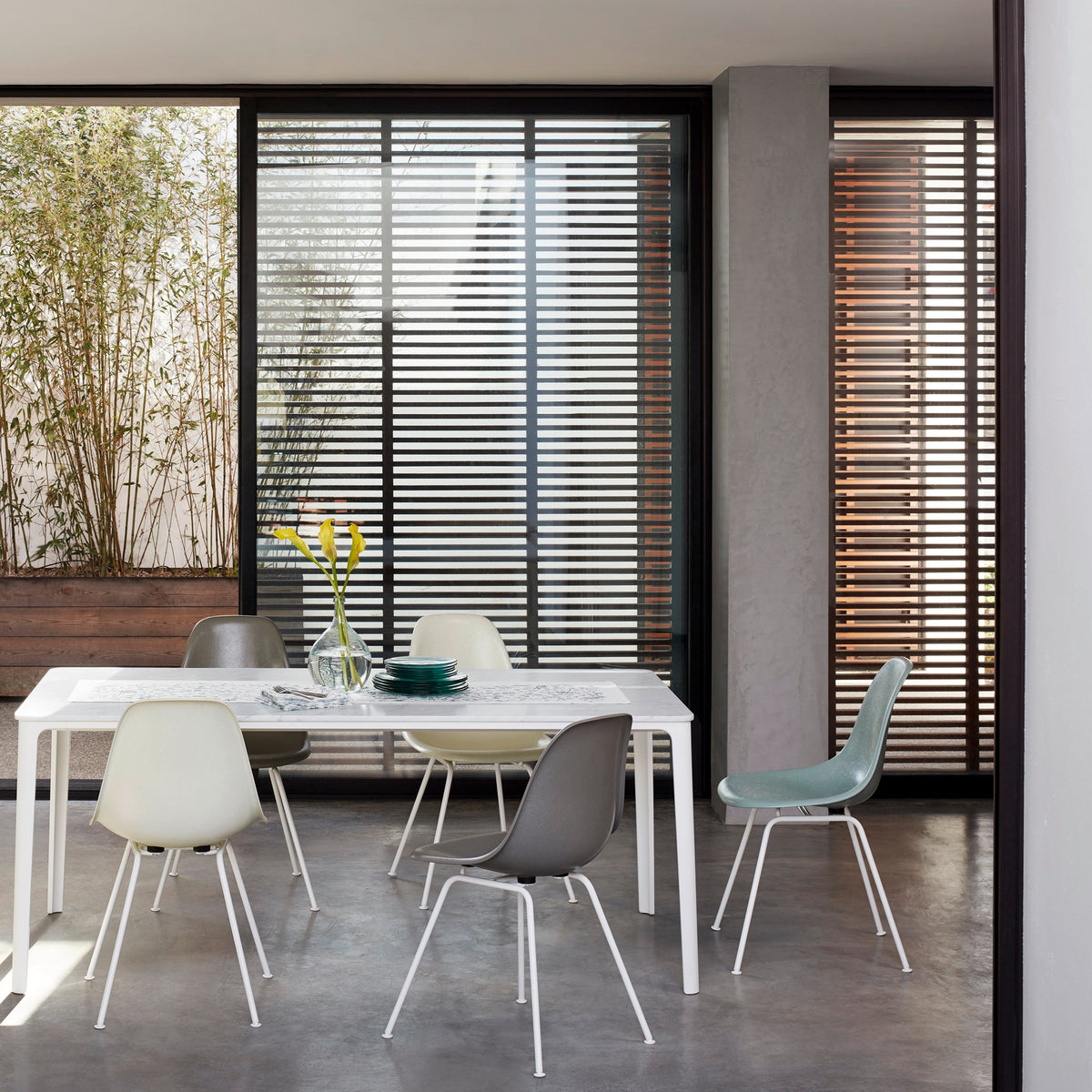 Vitra Eames Fiberglass Side Chair 4 Gestellvarianten & Sitzpolster optional