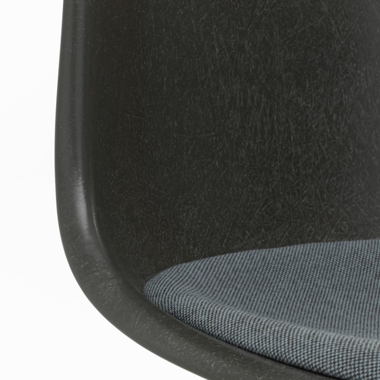 Vitra Eames Fiberglass Side Chair 4 Gestellvarianten & Sitzpolster optional