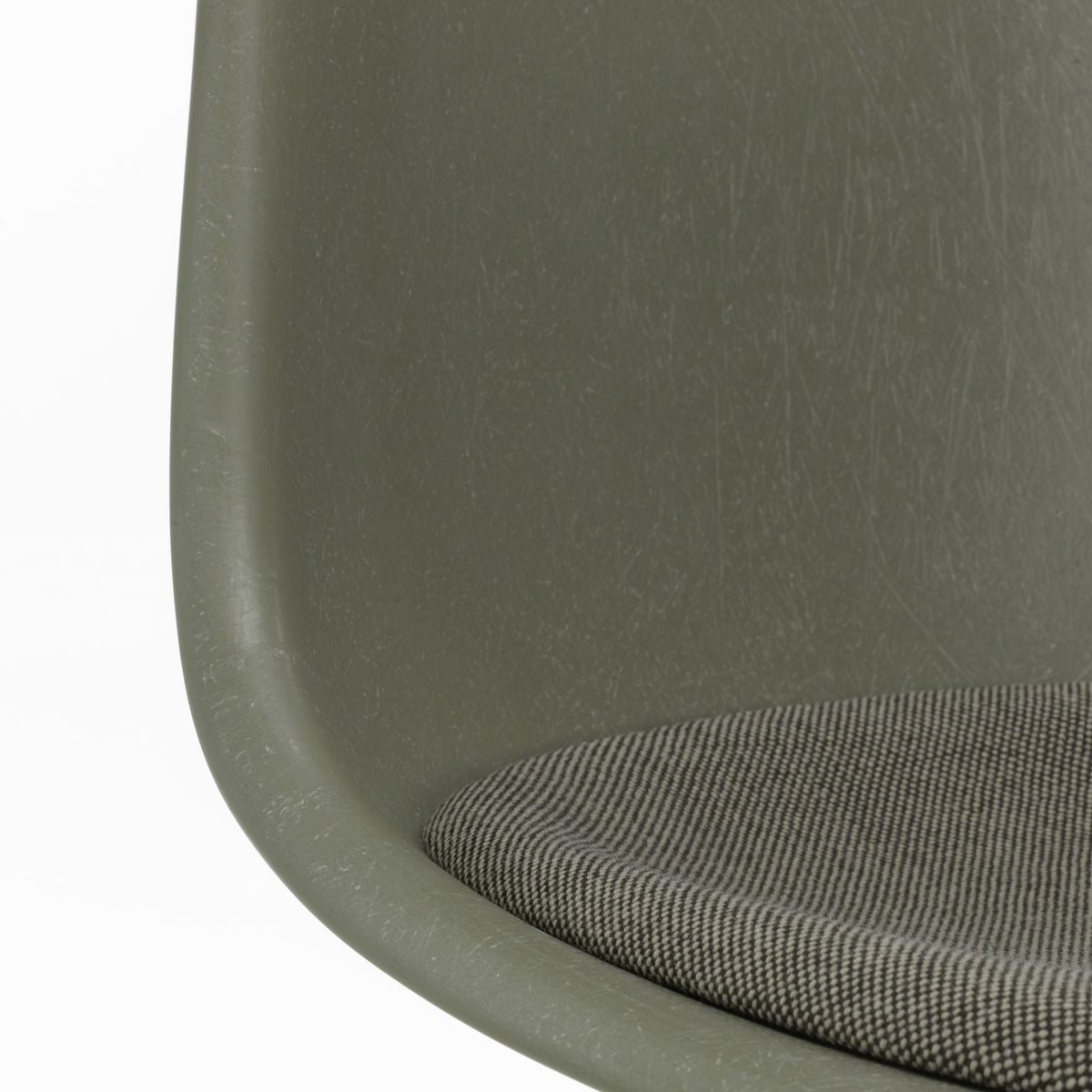 Vitra Eames Fiberglass Side Chair 4 Gestellvarianten & Sitzpolster optional