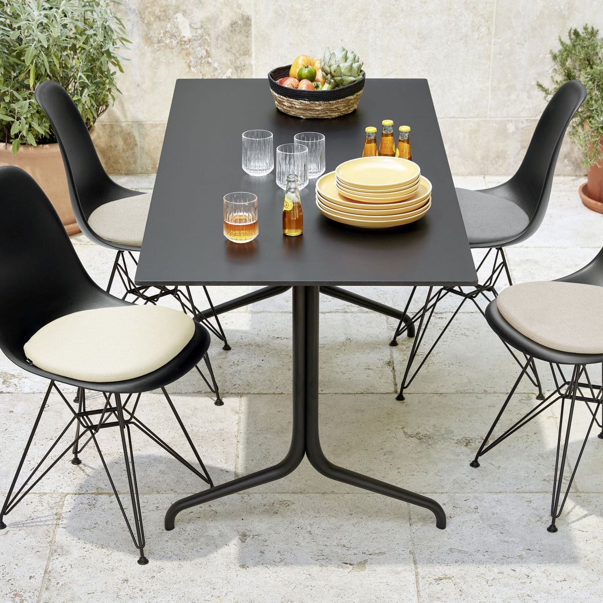 Vitra Belleville Table Bistrotisch rund oder eckig Indoor & Outdoor