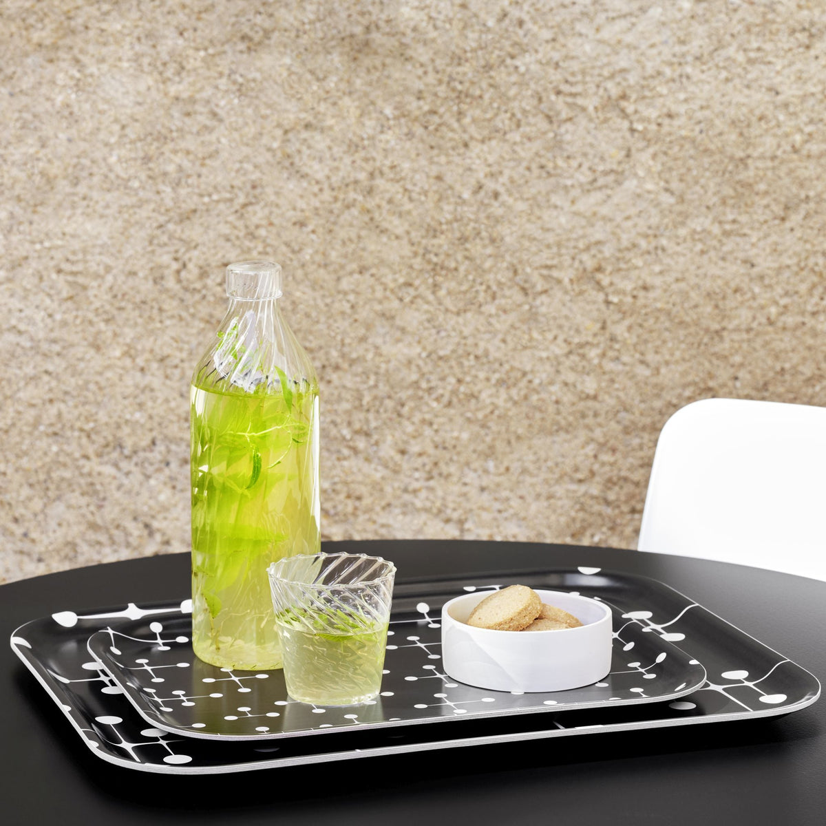 Vitra Classic Tray medium Serviertablett mittel Schichtholz Eames Dot Pattern