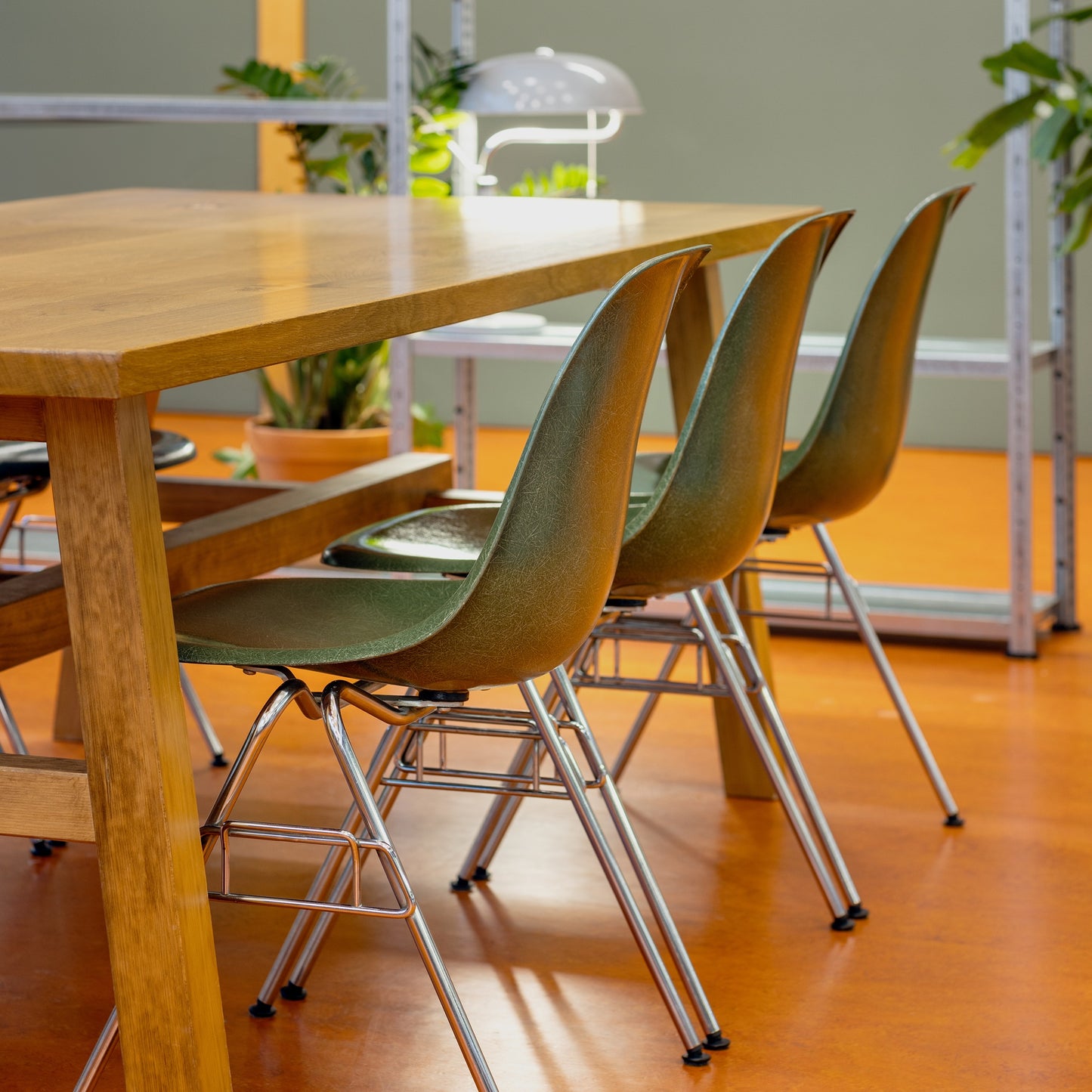 Vitra Eames Fiberglass Side Chair 4 Gestellvarianten & Sitzpolster optional