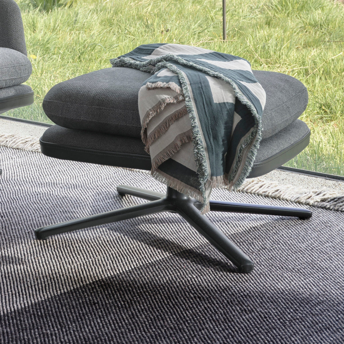 Vitra Grand Relax Ottoman Hocker einzeln mit Viersternfuß
