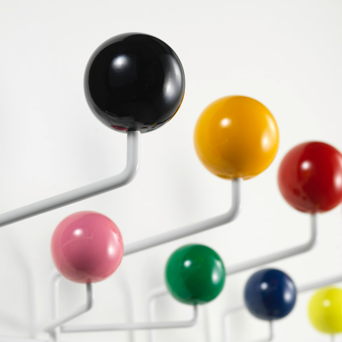 Vitra Eames Hang it all Wandgarderobe mehrfarbig