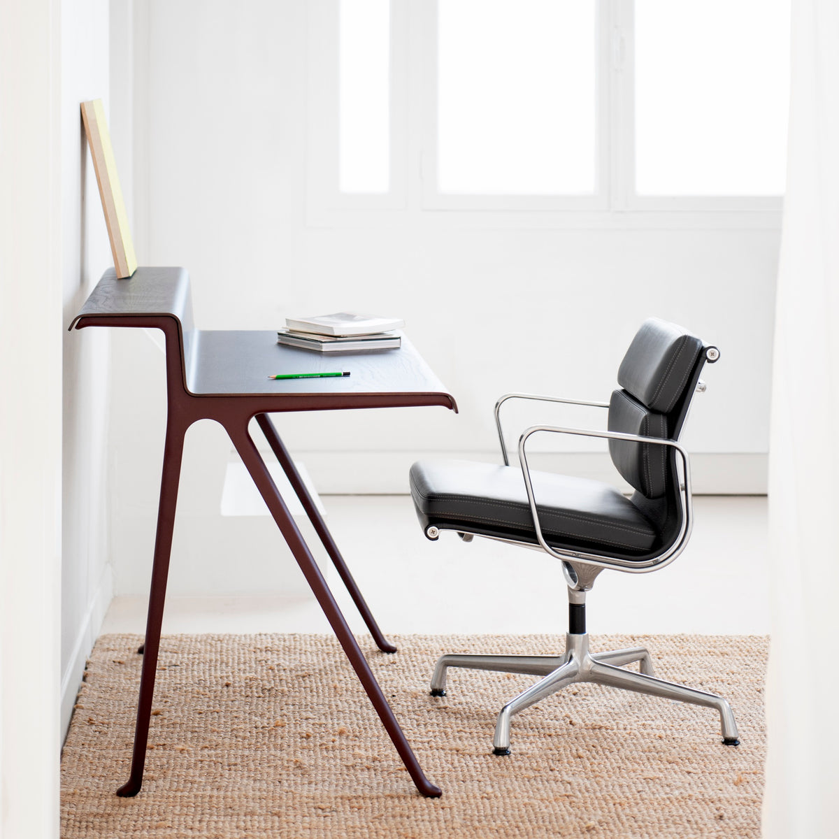 Vitra Courier Schreibtisch Eiche dunkel natur