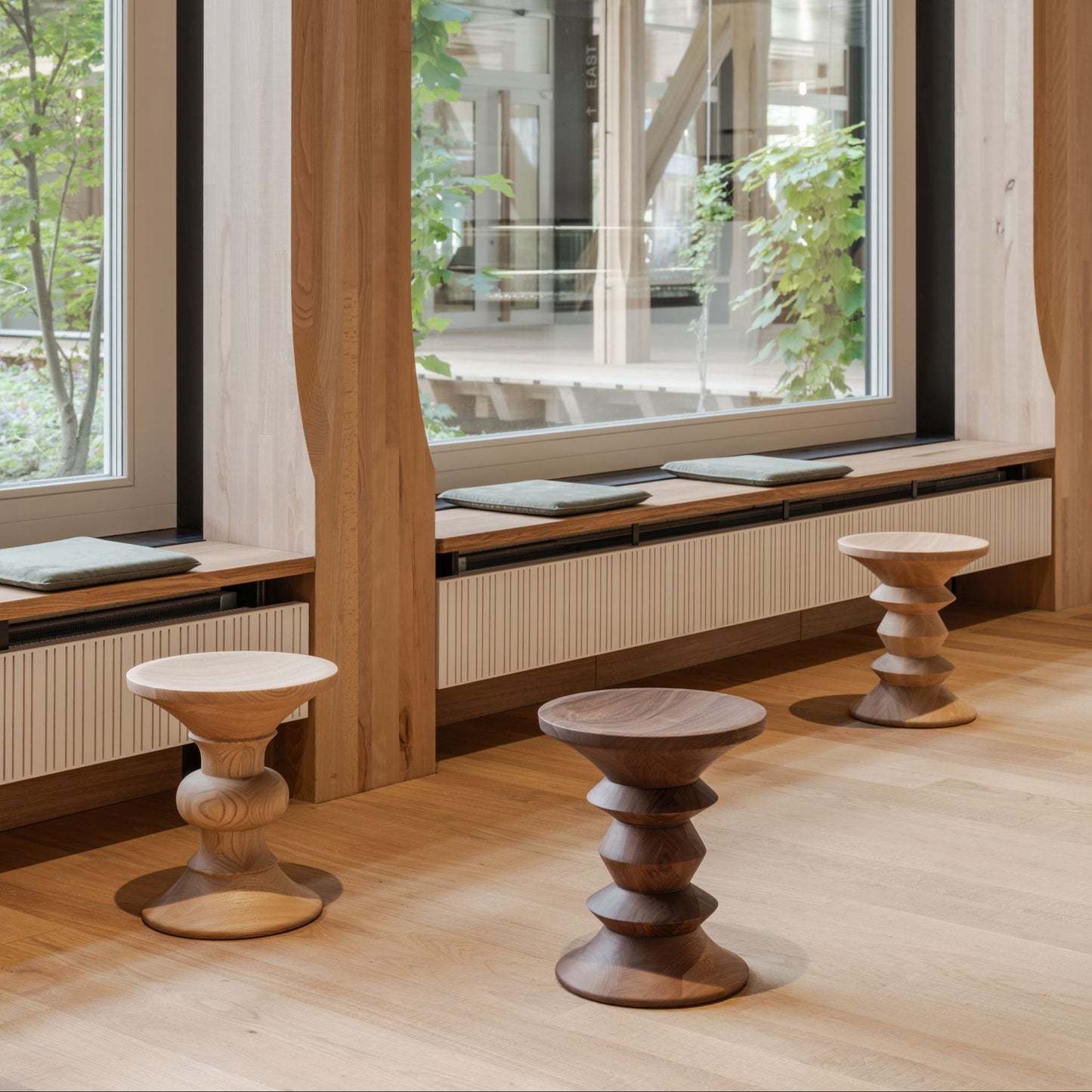 Vitra Stools Charles & Ray Eames Hocker Beistelltisch Skulptur