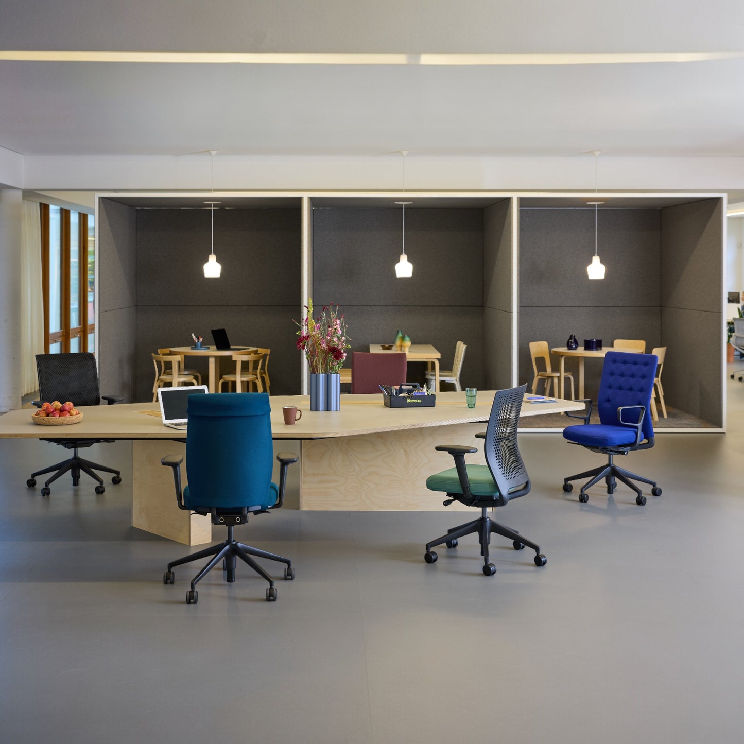 Vitra ID Mesh Bürostuhl mit Netzrücken Diamond Mesh Sitzbezug Volo