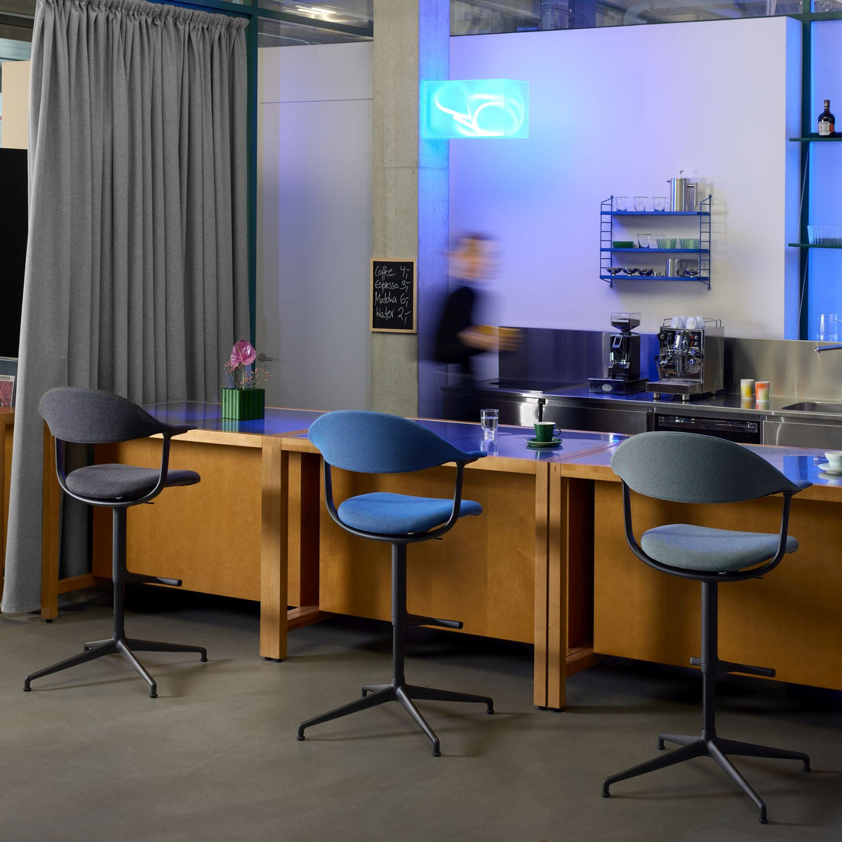 Vitra Mynt High Counterstuhl Sitz & Rücken Recycling-Kunststoff