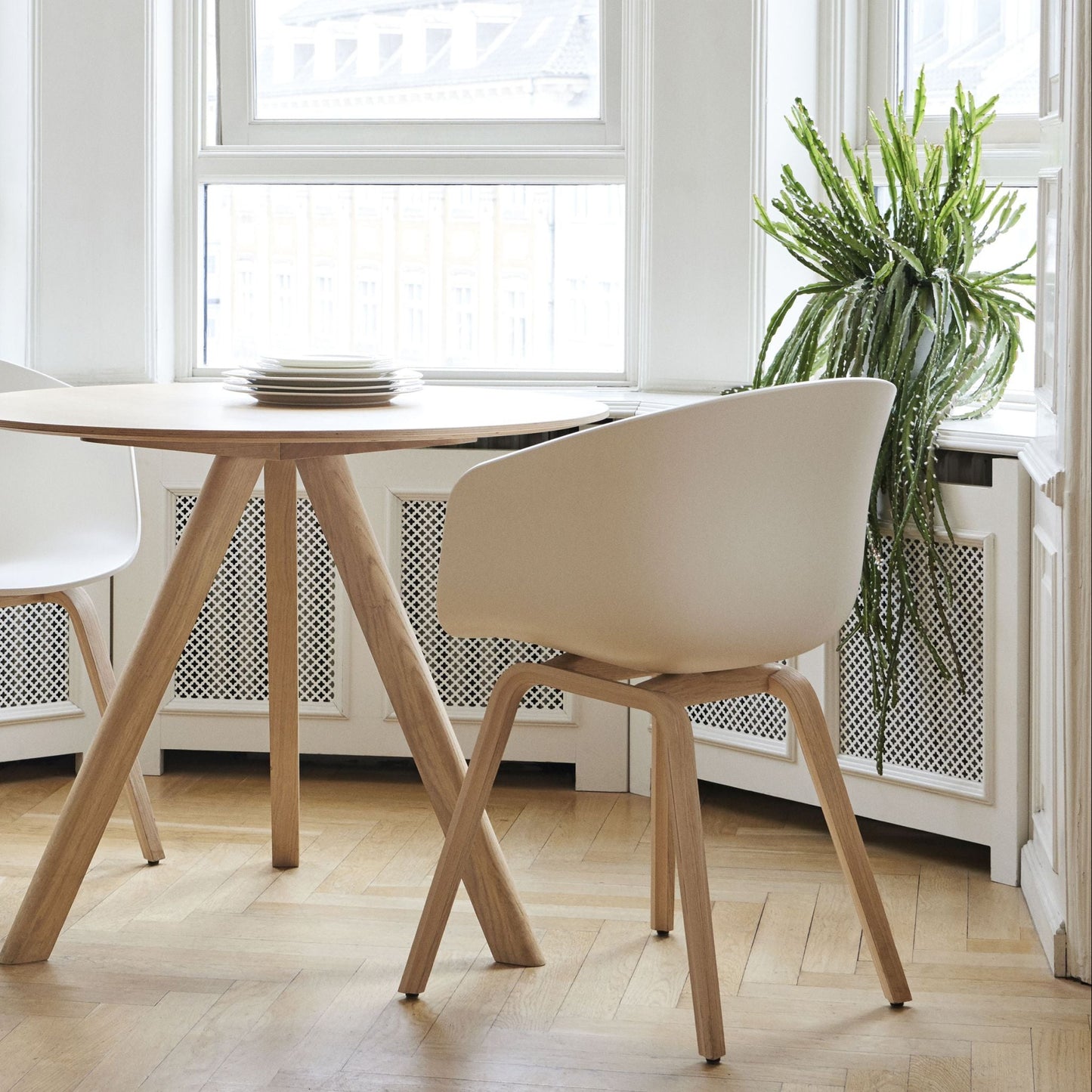 HAY About A Chair AAC 22 Armlehnstuhl Kunststoff Gestell 4-Fuß Formsperrholz