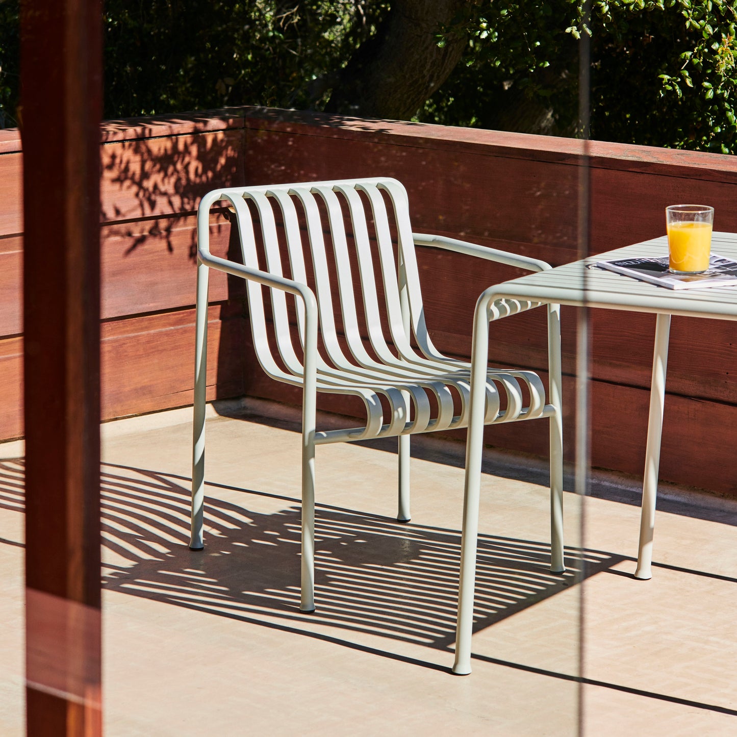 HAY Palissade Dining Armchair Outdoor-Stuhl mit Armlehnen