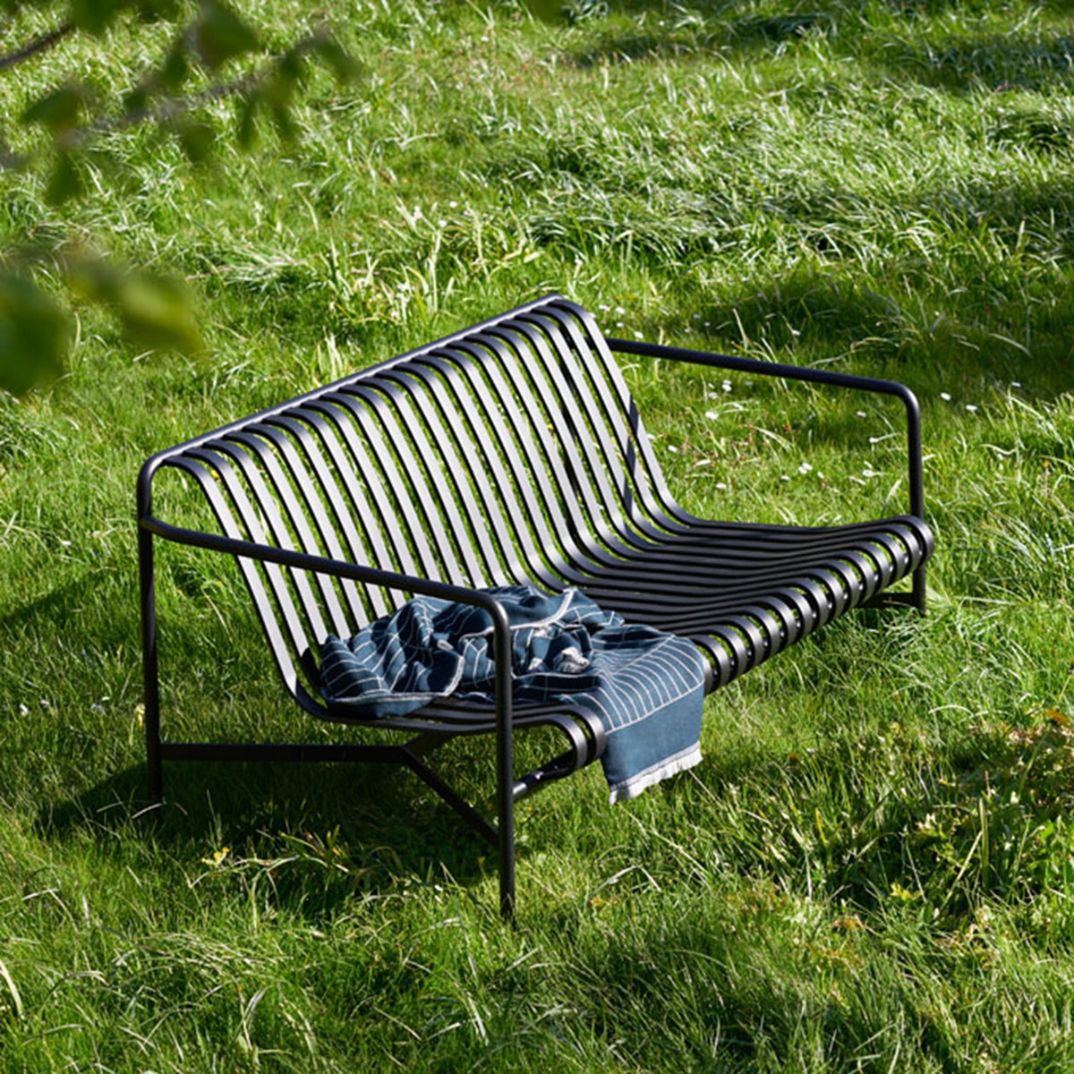 HAY Palissade Lounge Sofa Outdoor-Sitzbank mit Armlehnen